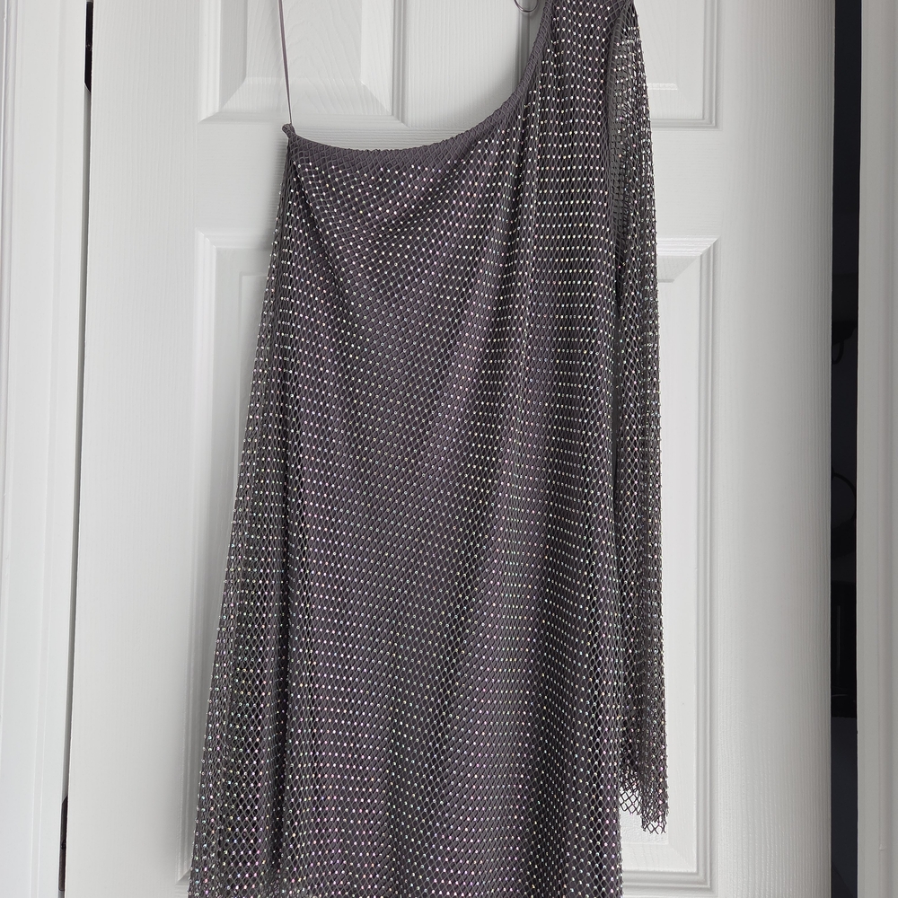 Elegant GRE and White Polka Dot One-Shoulder Dress